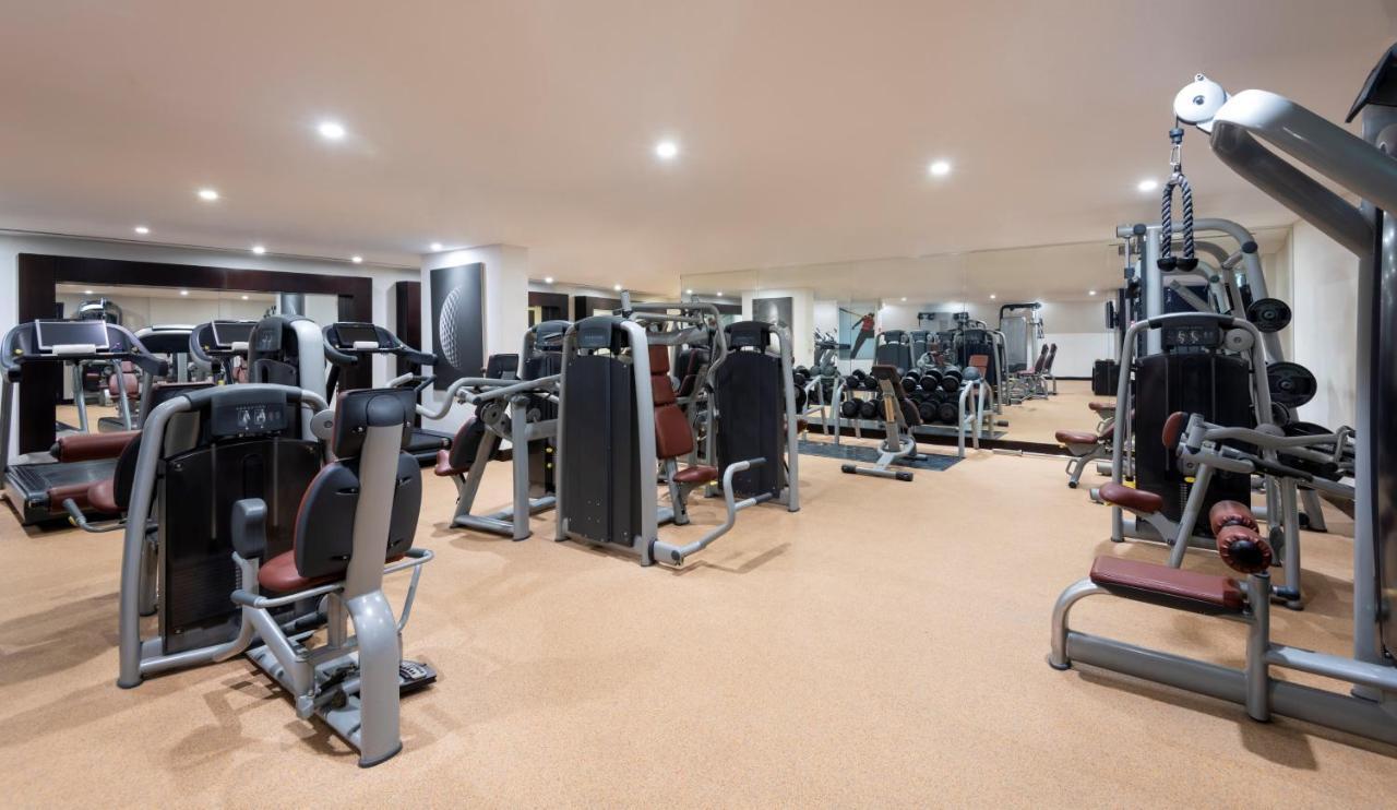 Crowne Plaza Doha - The Business Park By Ihg Hotel Exterior foto The gym at the hotel