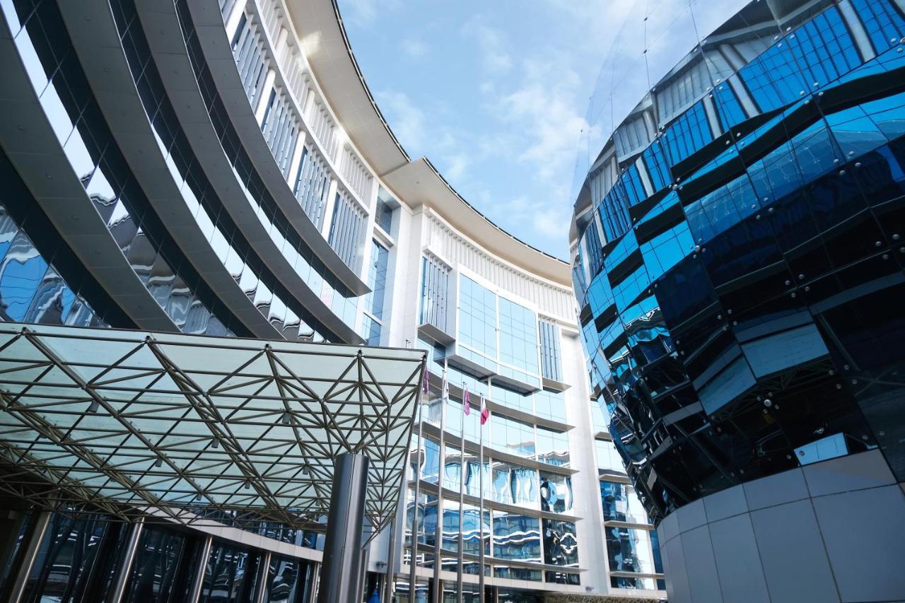 Crowne Plaza Doha - The Business Park By Ihg Hotel Exterior foto The new building of the University of Economics and Business Vienna
