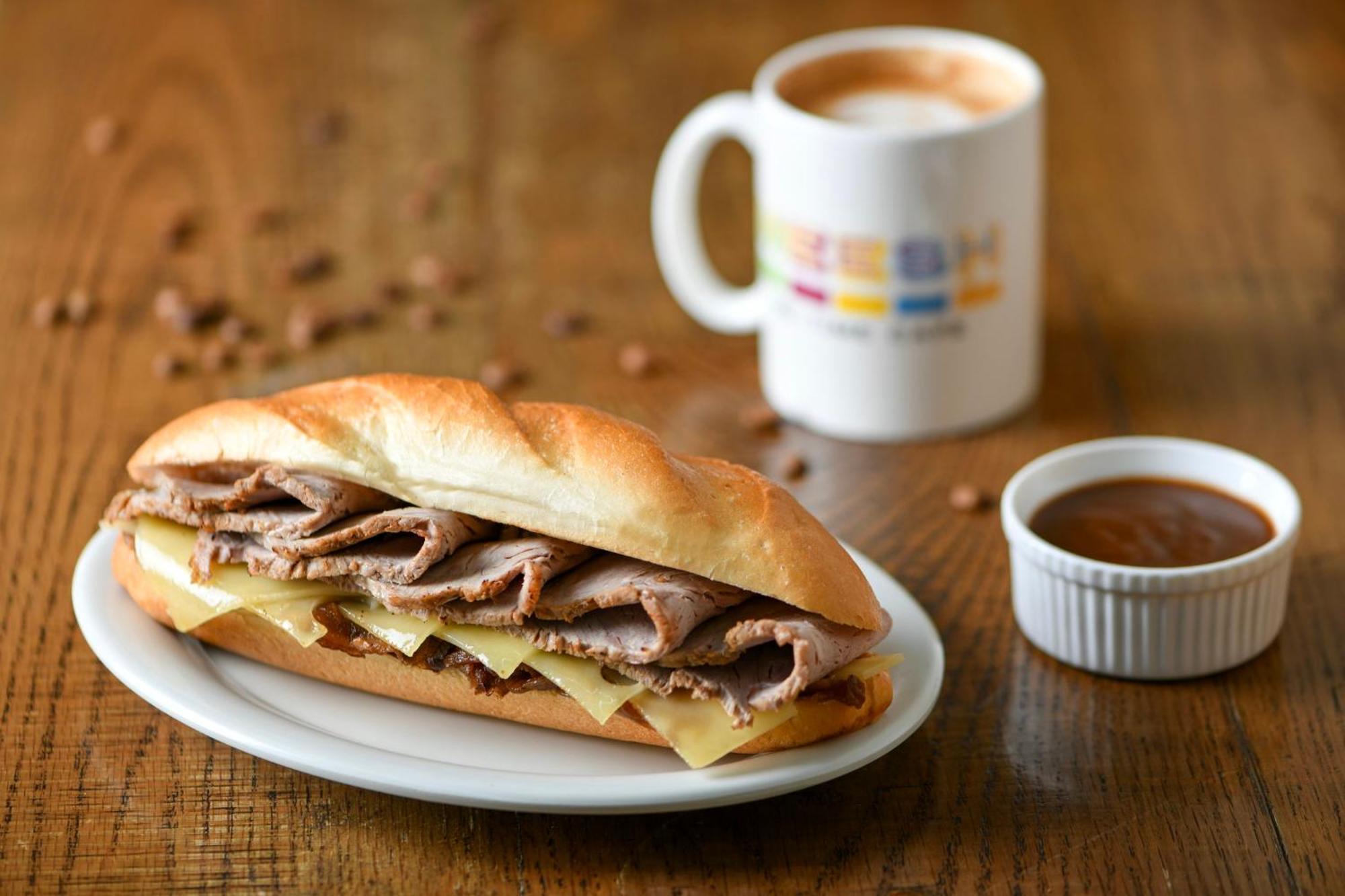Crowne Plaza Doha - The Business Park By Ihg Hotel Exterior foto A roast beef and cheese sub